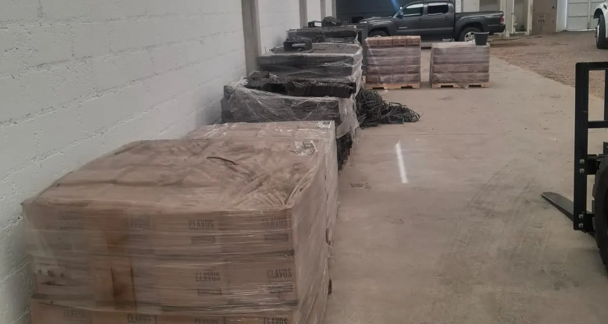Interior del almacén de DAGO en Zacatelco, con material en tarima listo para salir a ruta.